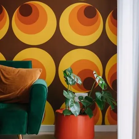 Very Nice 70's Style Daire *