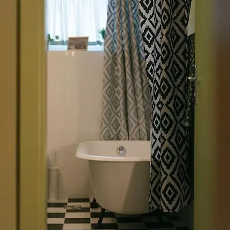 Very Nice 70's Style Daire *